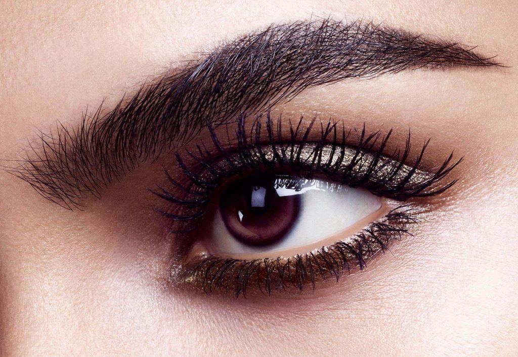 Щеточка решает все: как форма аппликатора меняет эффект туши на ресницах